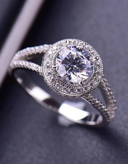 Shiny and Chic 1 Carat Moissanite Ring