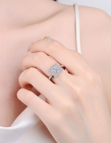 Stay Elegant 1 Carat Moissanite Ring